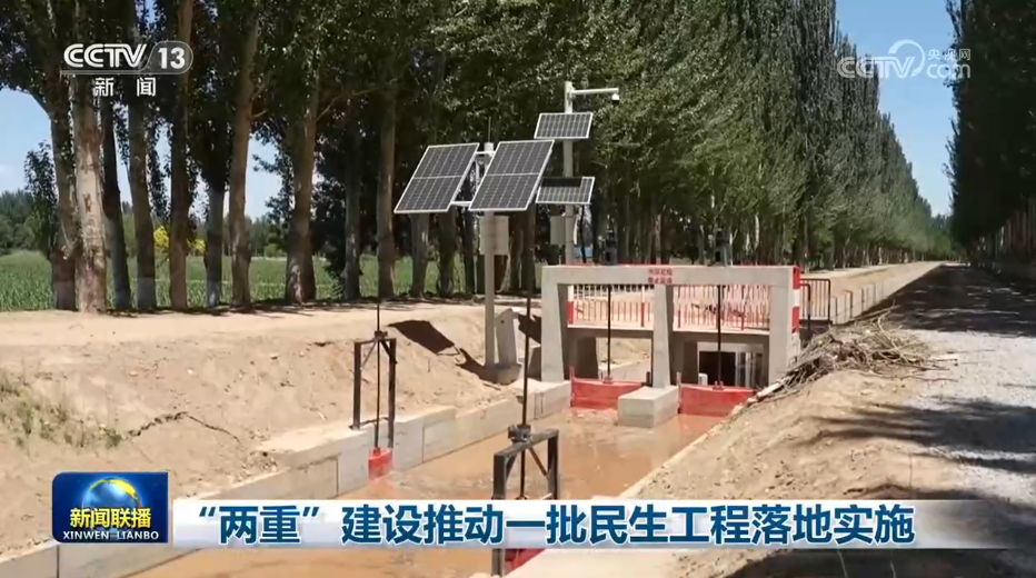 朴灿烈模仿向佐摸鼻梁动作