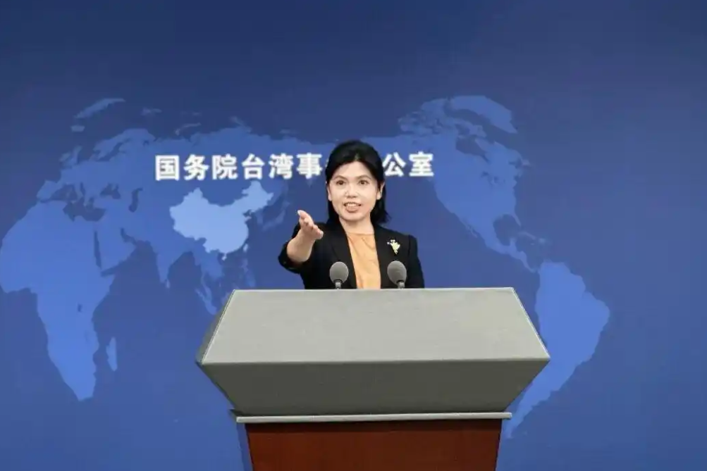 李沁妆造