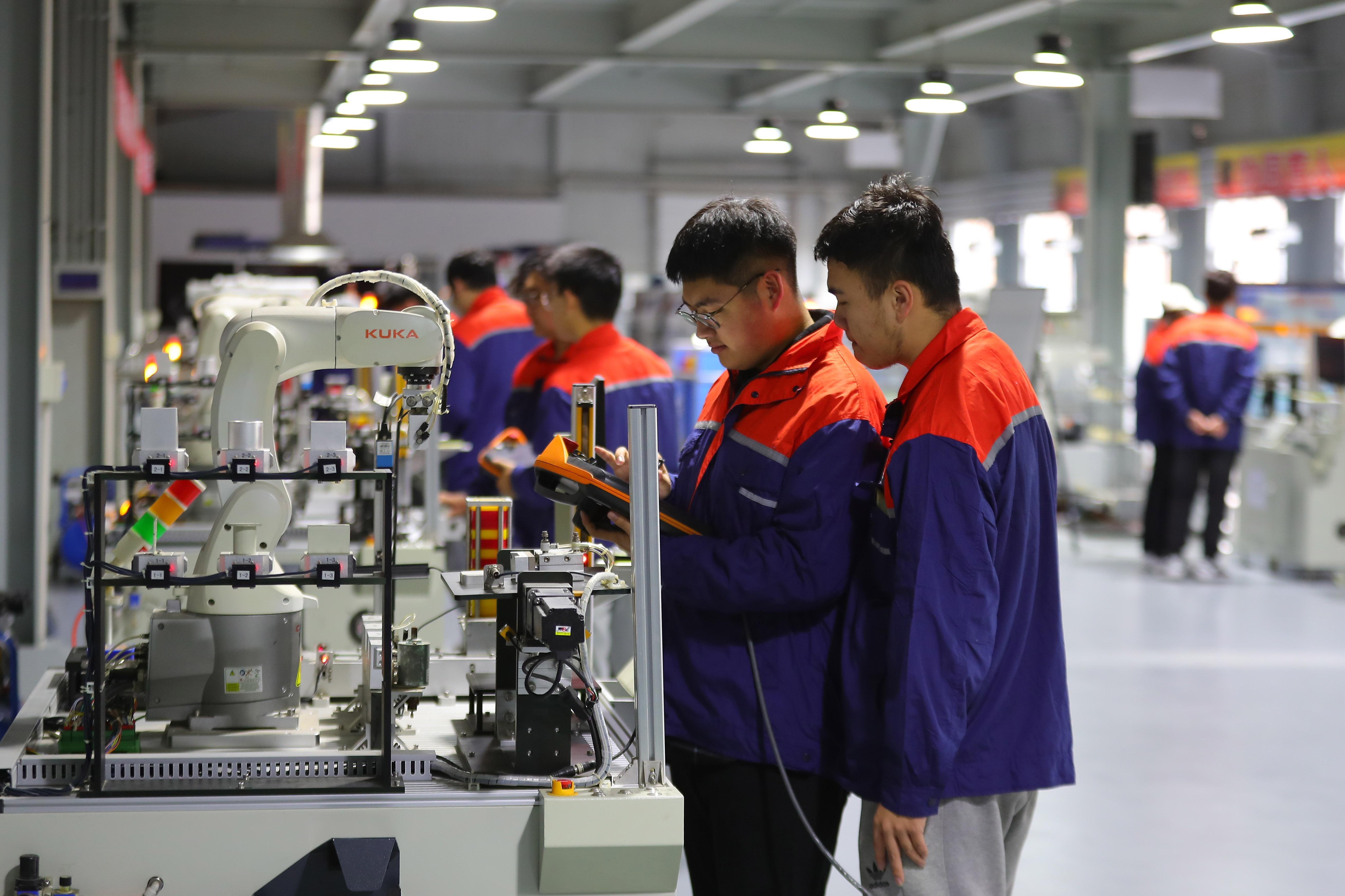 去年1月至今年5月,全国检察机关对毒品案件提出二审和再审抗诉300余件