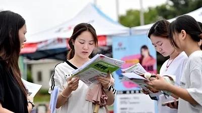 吴邦国同志生平